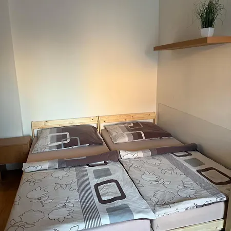 Gasthuis Levne Ubytovani Ostrava